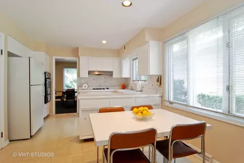 425 Dewey Ave, Evanston, IL 60202 photo 5