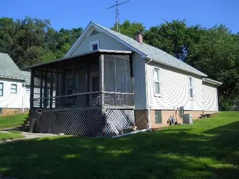 122 E 2nd St, Depue, IL 61322 photo 2