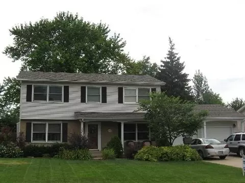 2512 Becker Dr, Peru, IL 61354 photo 1