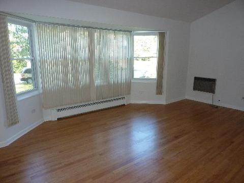 1205 E Linden Ln, Mount Prospect, IL 60056 photo 2