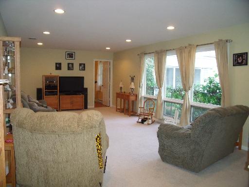 511 E Roosevelt St, Dekalb, IL 60115 photo 4