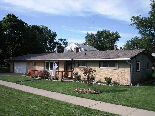 511 E Roosevelt St, Dekalb, IL 60115 photo 1