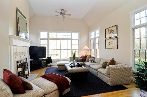 910 W Castlegate Rd, Lake Forest, IL 60045 photo 2