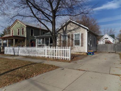 415 Cedar St, Aurora, IL 60506 photo 2