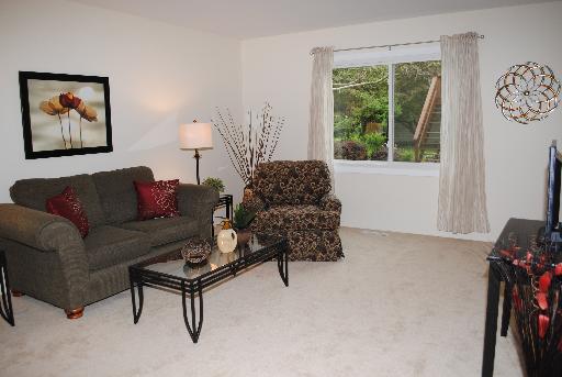 106 Farmington Ct, Rolling Meadows, IL 60008 photo 2