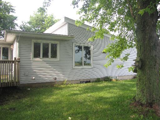 8488 Fairview Dr W, Dekalb, IL 60115 photo 9