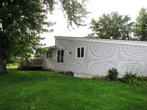 8488 Fairview Dr W, Dekalb, IL 60115 photo 2