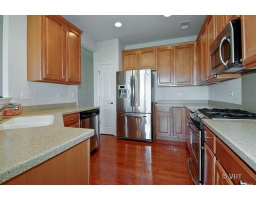 2874 Edgewater Dr, Elgin, IL 60124 photo 3
