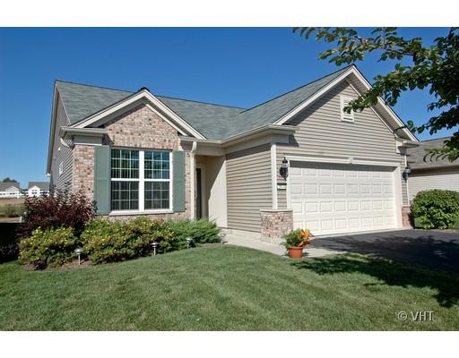 2874 Edgewater Dr, Elgin, IL 60124 photo 1