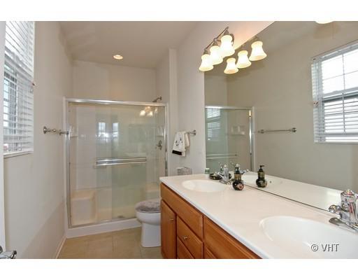 2874 Edgewater Dr, Elgin, IL 60124 photo 7