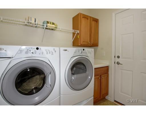 2874 Edgewater Dr, Elgin, IL 60124 photo 9