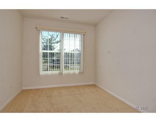 2874 Edgewater Dr, Elgin, IL 60124 photo 8