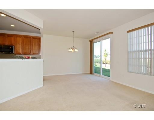 2874 Edgewater Dr, Elgin, IL 60124 photo 5