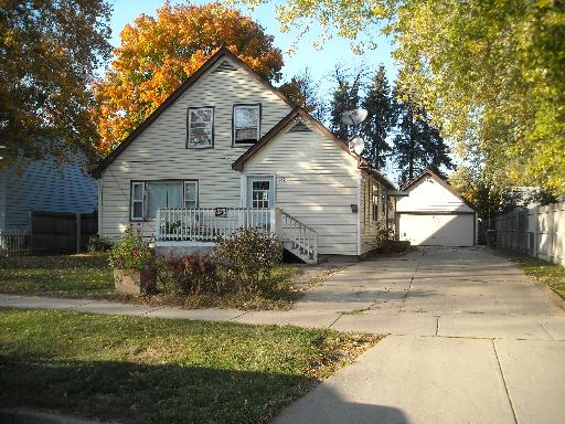 696 Ludlow Ave, Elgin, IL 60120 photo 1