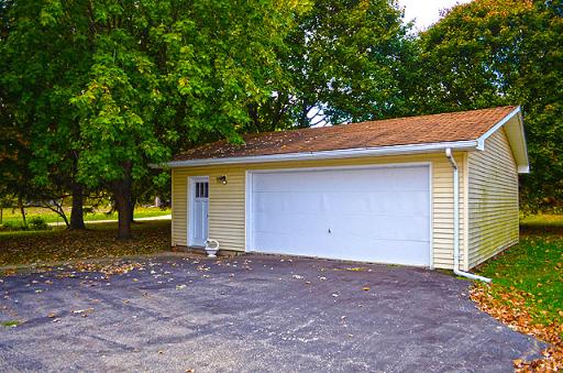 114 Pulaski St, Spring Valley, IL 61362 photo 2