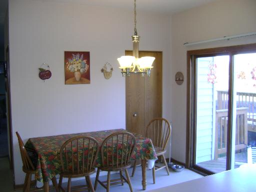 520 Flora Dr, Algonquin, IL 60102 photo 5
