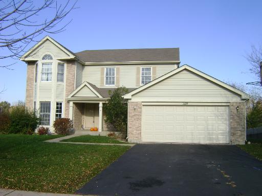 520 Flora Dr, Algonquin, IL 60102 photo 1