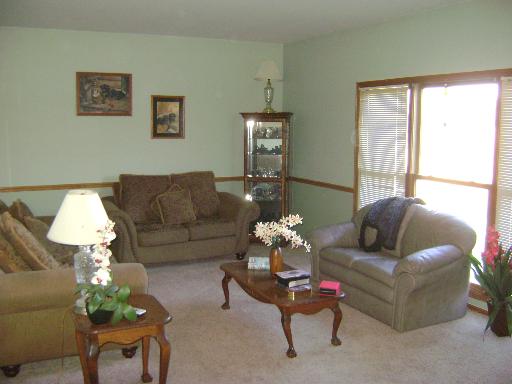 520 Flora Dr, Algonquin, IL 60102 photo 3