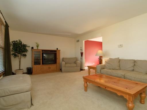 39 W249 Chisholm Trl, Elgin, IL 60123 photo 6