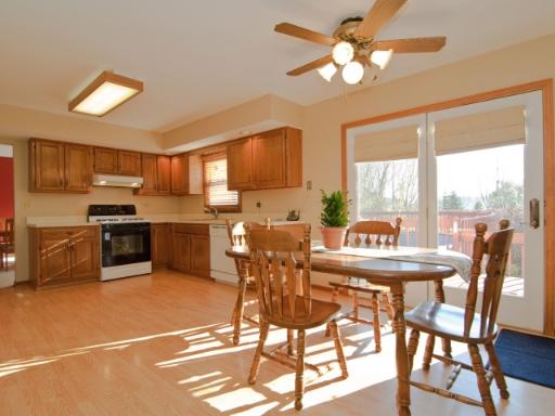 39 W249 Chisholm Trl, Elgin, IL 60123 photo 2