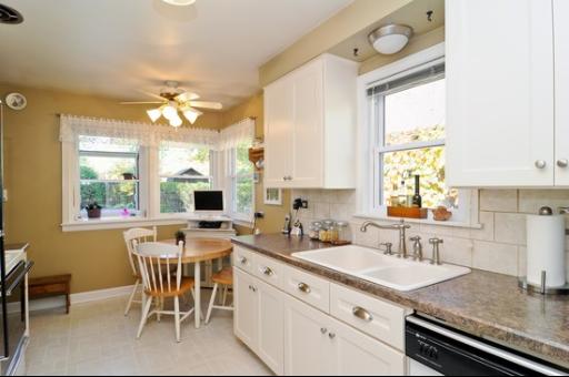 238 N Wolf Rd, Des Plaines, IL 60016 photo 3