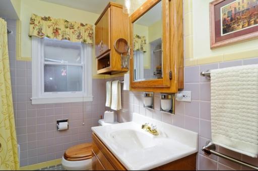 238 N Wolf Rd, Des Plaines, IL 60016 photo 9