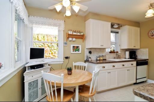 238 N Wolf Rd, Des Plaines, IL 60016 photo 4