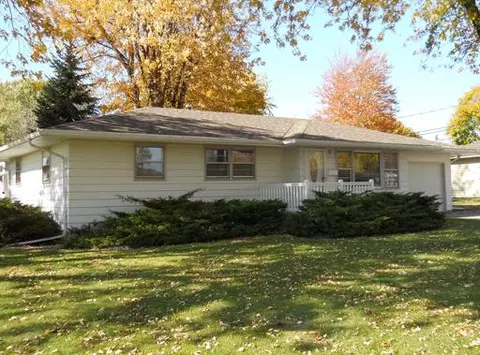 2204 Plum St, Peru, IL 61354 photo 1