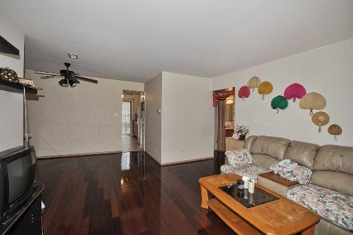 9350 Hamilton Ct #A, Des Plaines, IL 60016 photo 2