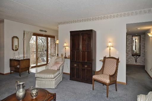 1327 E Washington St #402, Des Plaines, IL 60016 photo 6