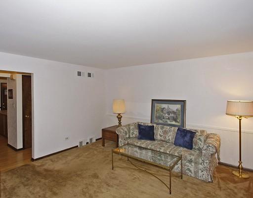1738 Pickwick Ln, Glenview, IL 60026 photo 4