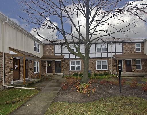 1738 Pickwick Ln, Glenview, IL 60026 photo 2