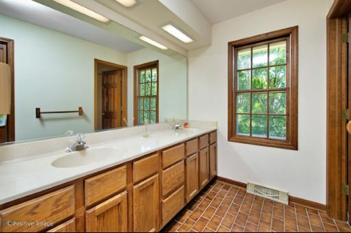220 Wakeman Ave, Wheaton, IL 60187 photo 13