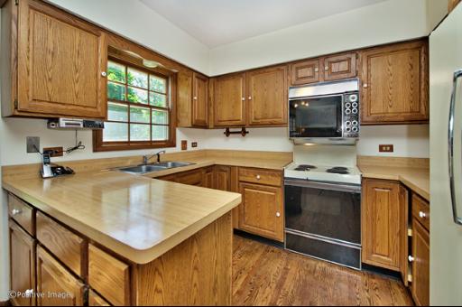 220 Wakeman Ave, Wheaton, IL 60187 photo 4