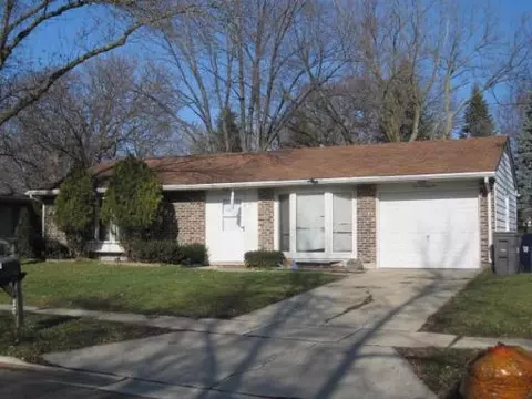 1092 Leawood Dr, Elgin, IL 60120 photo 1