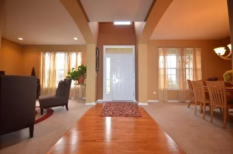 26340 Mapleview Dr, Plainfield, IL 60585 photo 2