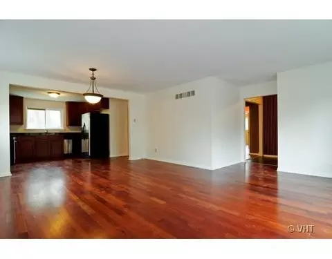 140 Cornwall Dr, Crete, IL 60417 photo 2