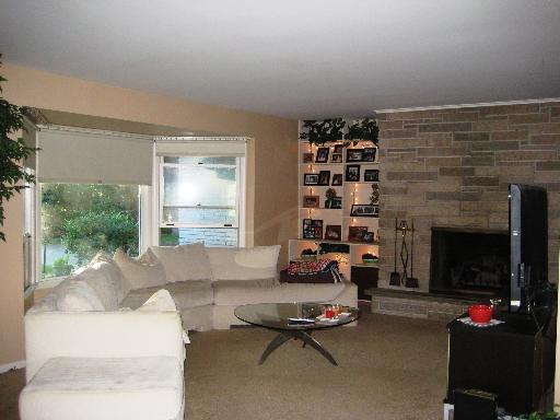 8047 Alabama Ave, Willowbrook, IL 60527 photo 2