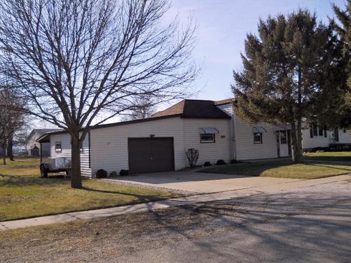 115 E First St, Cedar Point, IL 61316 photo 1