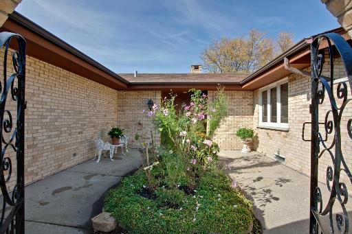 2050 Post Rd, Northbrook, IL 60062 photo 2