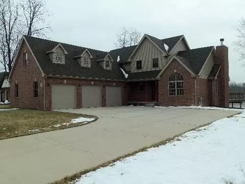 425 Edgewater Dr, Morris, IL 60450 photo 1