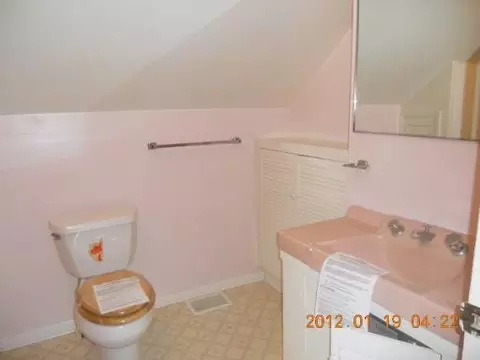 229 E High St, Sycamore, IL 60178 photo 8