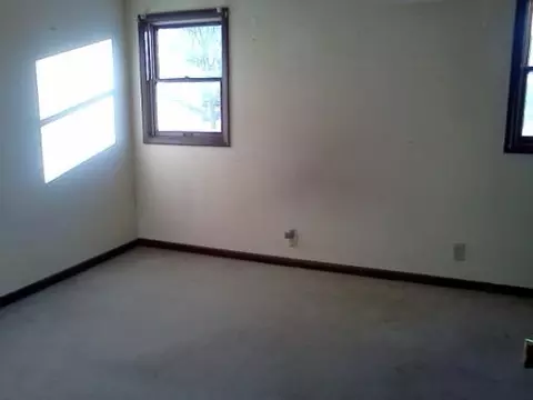 229 E High St, Sycamore, IL 60178 photo 6