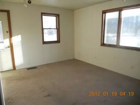 229 E High St, Sycamore, IL 60178 photo 7