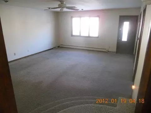229 E High St, Sycamore, IL 60178 photo 4
