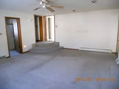 229 E High St, Sycamore, IL 60178 photo 5