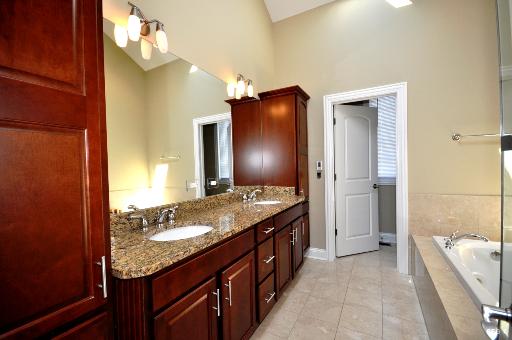 1215 E 46th St, Chicago, IL 60653 photo 6
