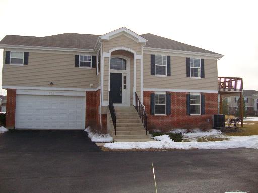 433 Legend Ln, Mchenry, IL 60050 photo 1