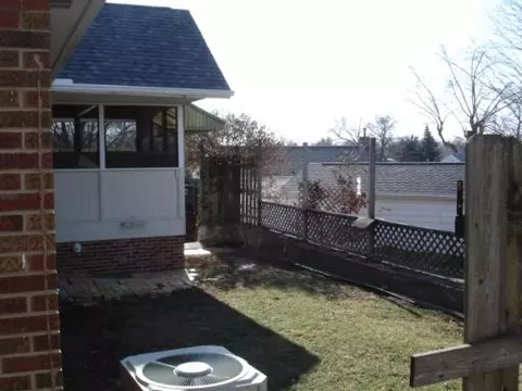 1810 Putnam St, Peru, IL 61354 photo 2