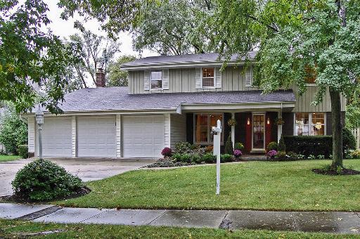 3305 Robincrest Dr, Northbrook, IL 60062 photo 1